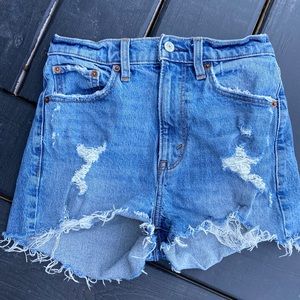 Abercrombie high rise mom short